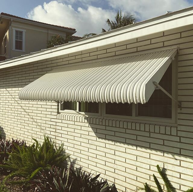 Hassle free hurricane protection 🌧with our state of the art accordion &amp; Bahama shutters that you can count on. Scroll right➡️ and call today for your free estimate. #accordianshutters #hasslefree #hurricaneready🌀 #builttolast #renovation #impac
