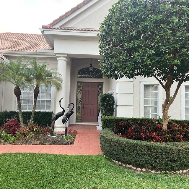 Full house protected from outside storms,☀️, noise and burglars. Swipe right #pgt #cgi #impact #stucco #84lumber #millwaukeetools #floridabolts #mikesaluminumspecialties #aluminumspecialist #homeimprovements #clean #palmbeach #saintlucia #martincount