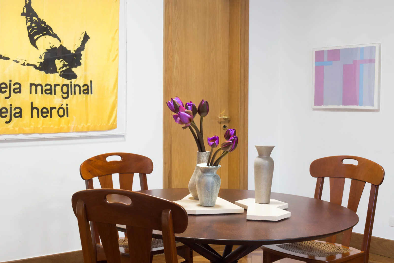 fotos_living_lilian_catharino_andre_mortatti_Familyroom-estante-madeira-18.jpg