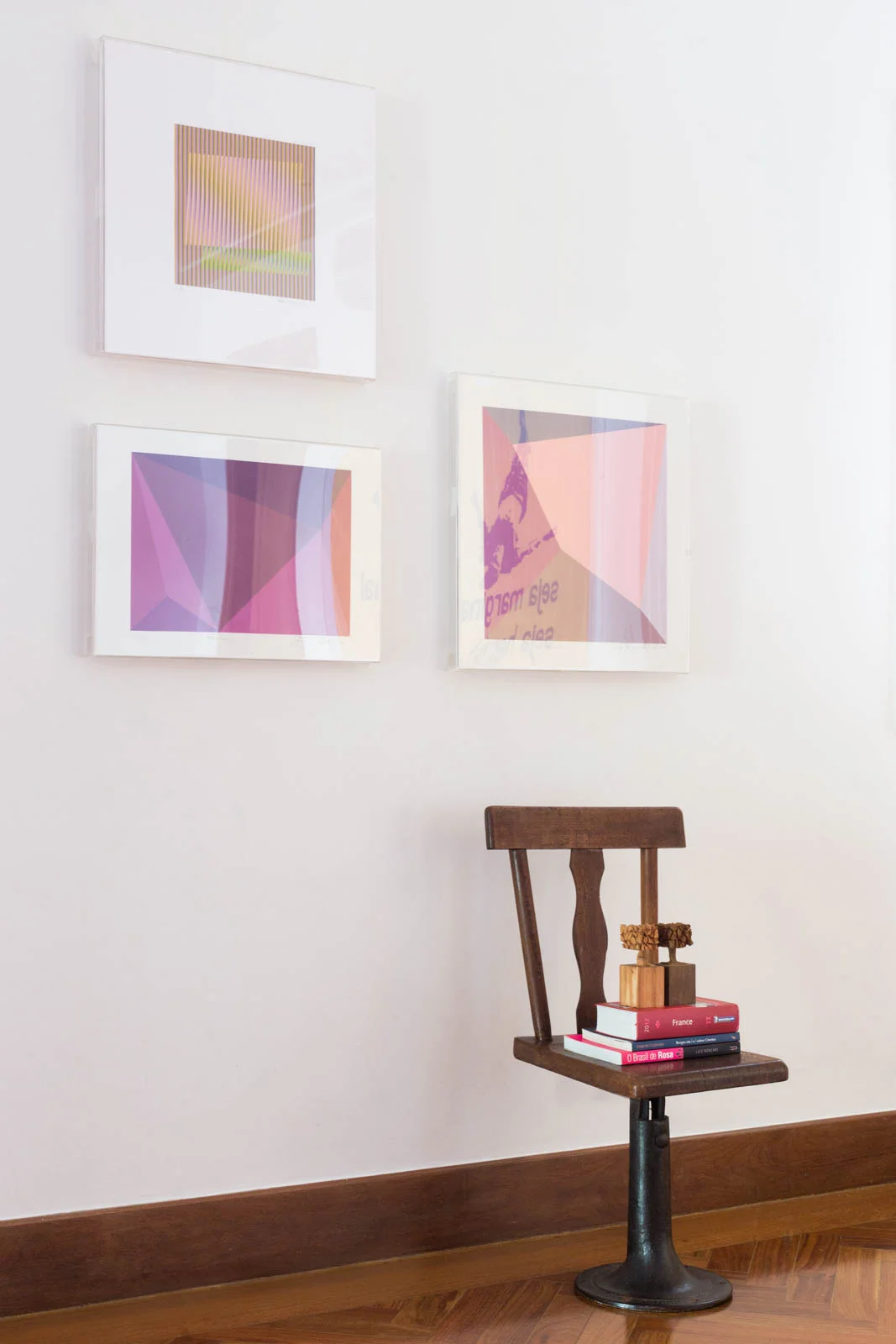 fotos_living_lilian_catharino_andre_mortatti_Familyroom-estante-madeira-16.jpg