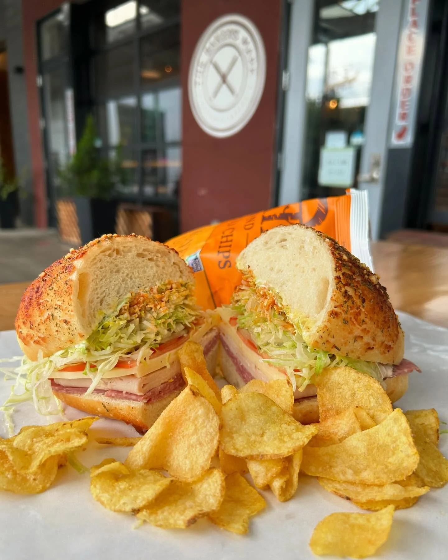 Honey Dijon @kettlebrand are available as part of our fall specials. Tangy, sweet, crunchy. 😋
-
#freshbakedsubs
-
#eatpdx #pdxeats #pdxsandwiches #oregonlocal #pnwfood #pdxtogo #pdxfoodlife #pdxeatnow #eaterpdx