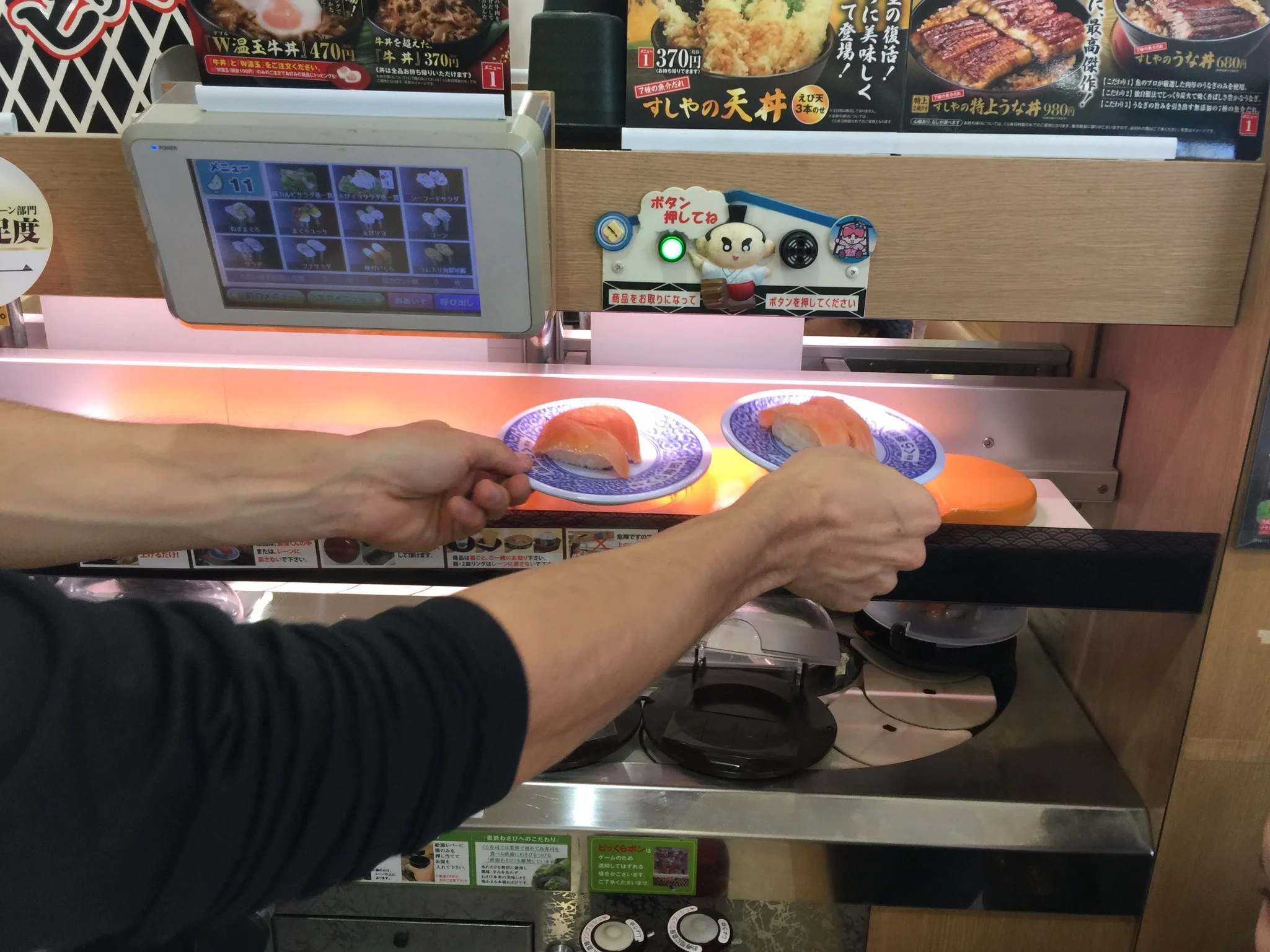 Conveyor belt sushi