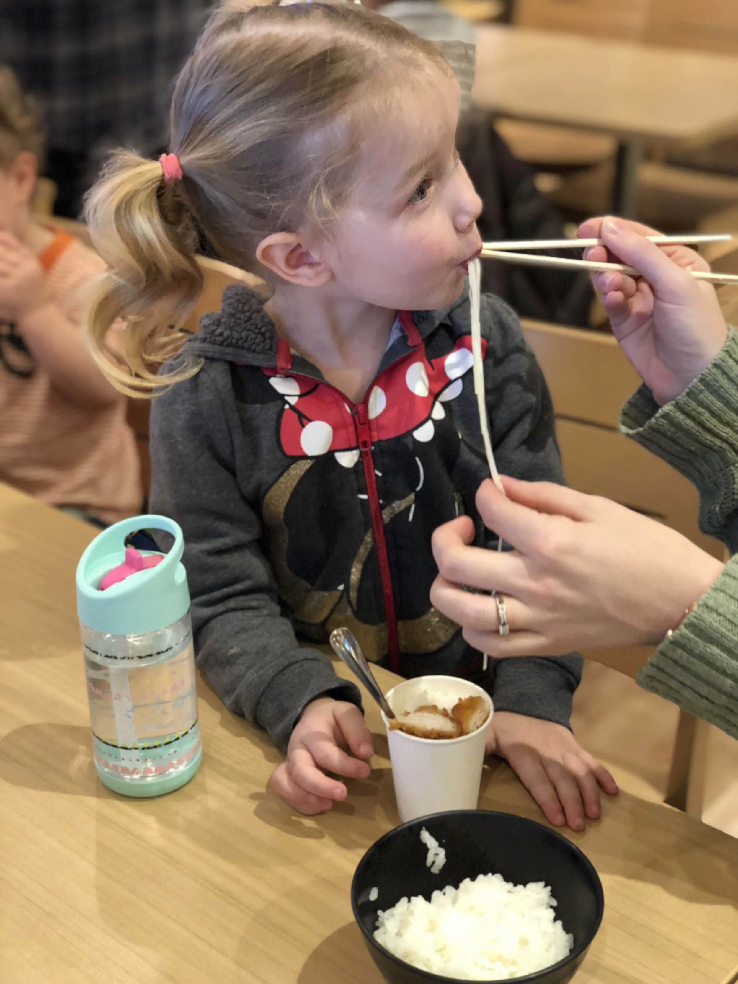 Eating noodles with chopsticks is not easy...