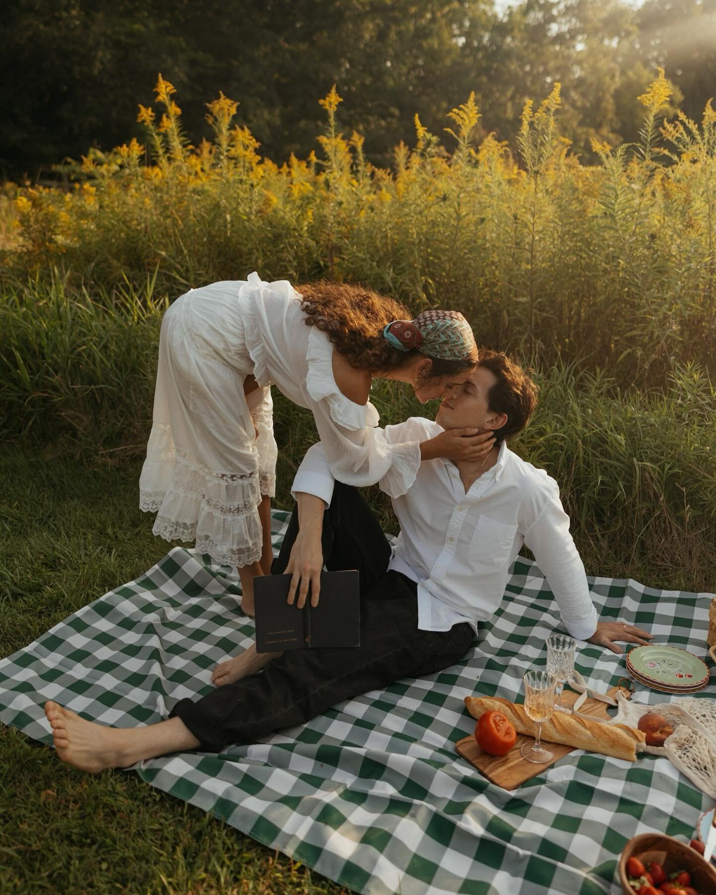 These photos are *chefs kiss* 🤌🏼

But ACTUALLY no, for real they are because Kayla and Marcello are both chefs 🧑&zwj;🍳🫠🥲 😏😂🫶🏼😎🙂&zwj;↕️👏🏼😂

I met Kayla &amp; Marcello last October when I photographed their beautiful wedding &amp; I fell