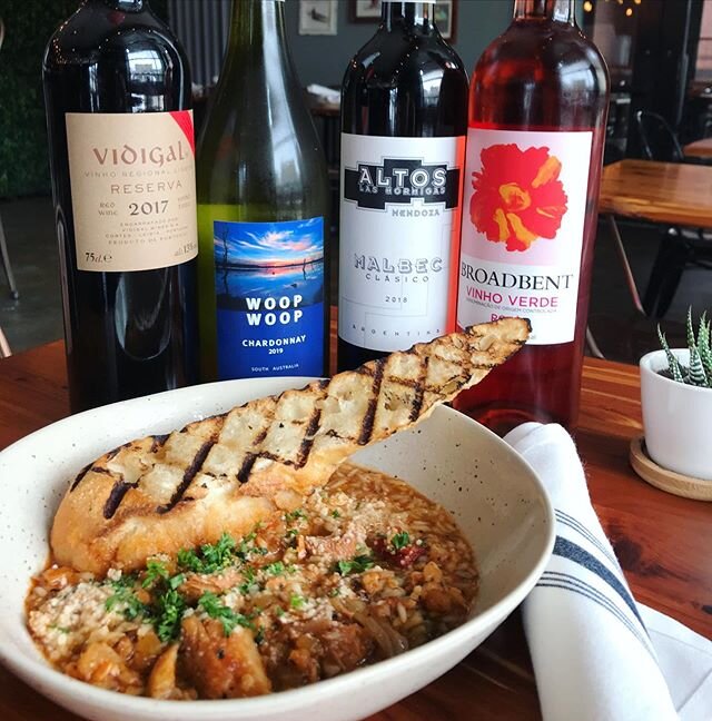 { $45 TAKEOUT FAMILY MEAL 🥘 }
. 🍅 Jambalaya for 4 🐠 .
Cajun smoked salmon 
Shrimp 🍤 
Cod 
Spicy tomato broth 🍅 
Basmati rice 🍚 
Garlic bread 🥖 
AND A BOTTLE OF WINE 🍷 .
#familymeal #togo #takeout #stl #retreatyoself #jambalaya #cwe