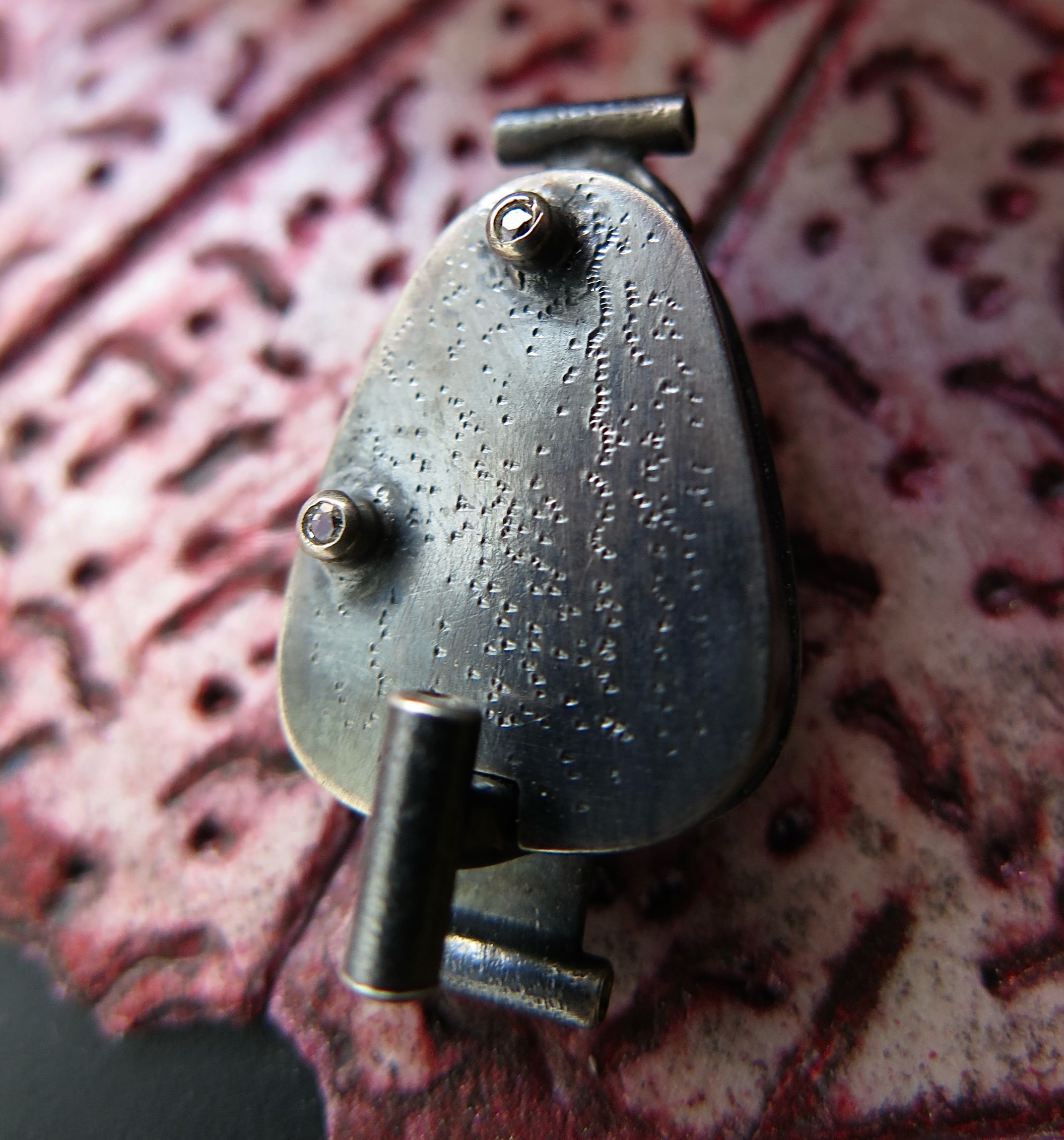 custom box clasp