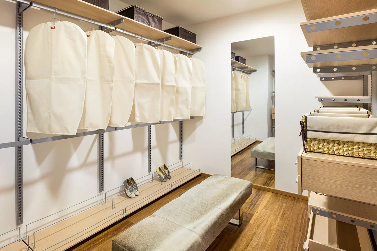 Foto inmobiliaria, vestier apartamento Milláu. Jorge Mesa Fotografía diseño arquitectura