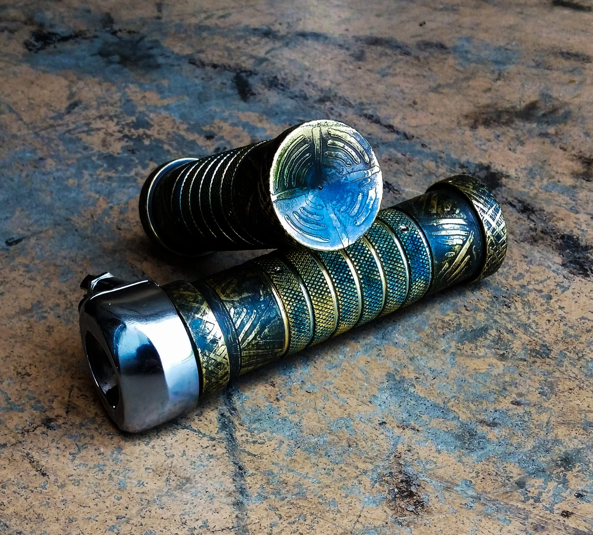Deep_Six_Cycles_Brass_Dark_Days_Barrel_Handgrips.jpg