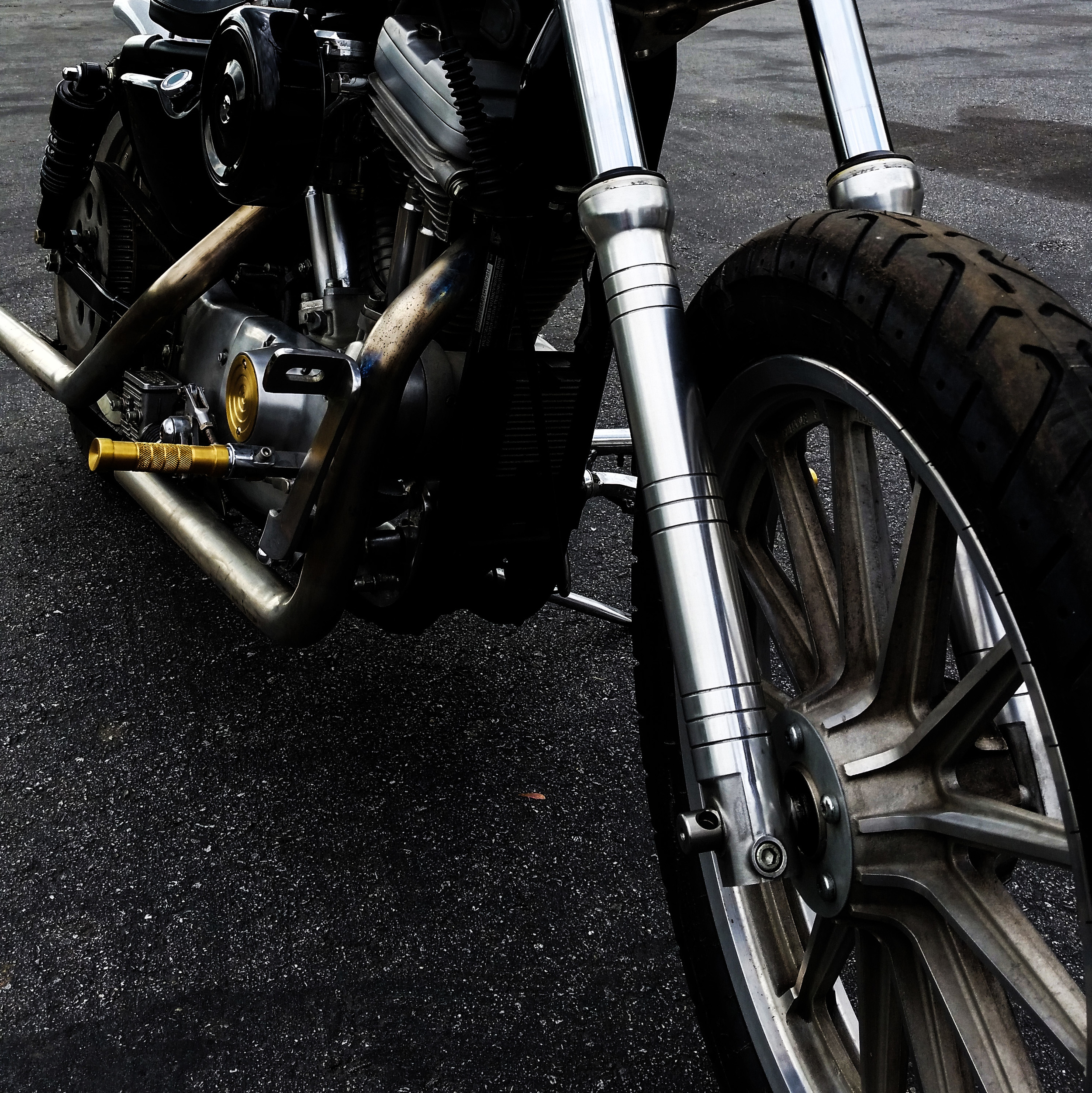 Deep_Six_Fork_Leg_BrassPeg_Sportster_PS.jpg