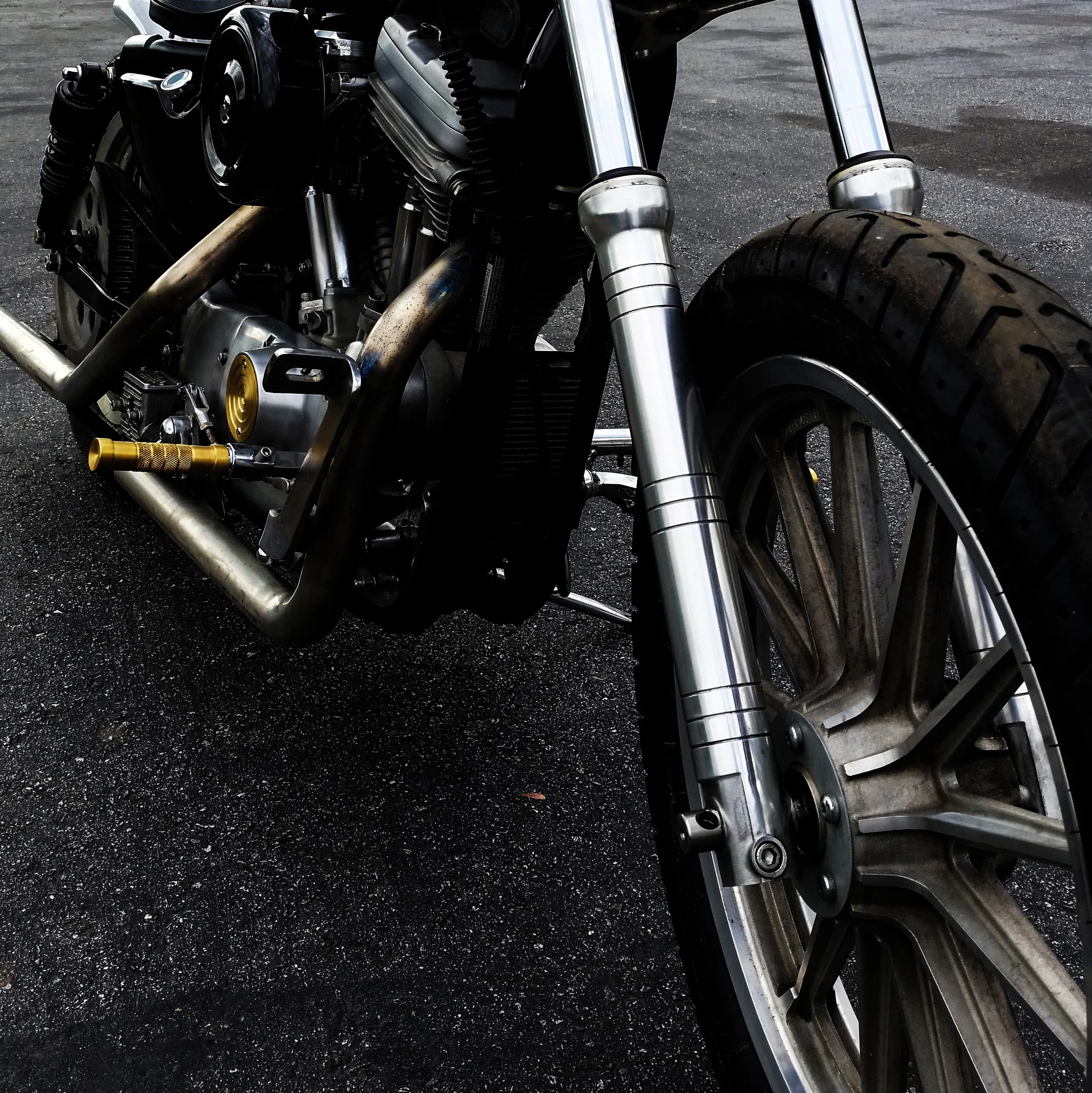 Deep_Six_Fork_Leg_BrassPeg_Sportster_PS.jpg