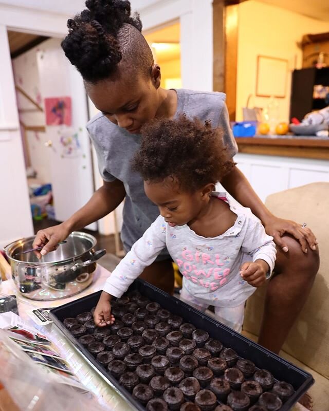 Teaching babygirl how to grow a garden is a foundation for one of the greatest life lessons. You reap what you sow. That&rsquo;s goes for relationship, working out, work, education or finances. #wealthbuilding #startthemyoung