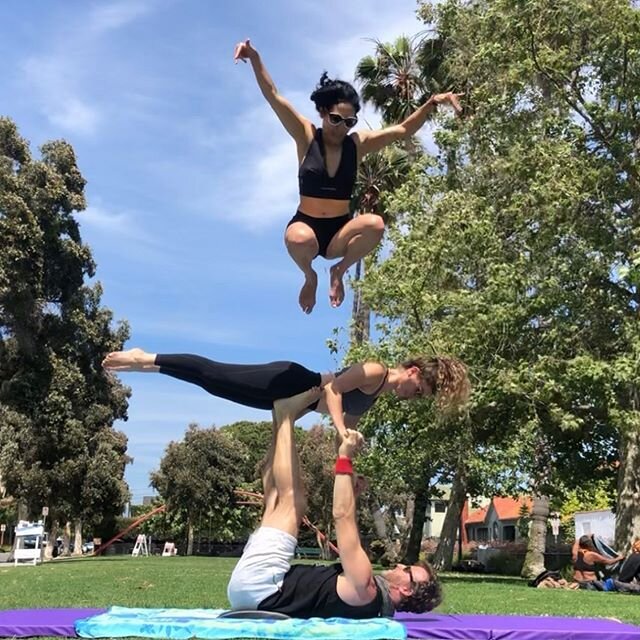 Big thanks to my quaran-teammates @kailynnn and @mo.pilates who have kept me sane through these crazy times with all our acro adventures! Movement = happiness for sure.
.
.
.
#acro #acroyoga #acroeverywhere #fitness #fit #ilovela #liveyouradventure