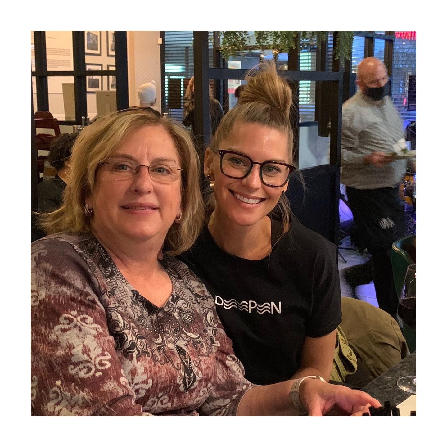 Birthday dinner with my mama at @ashlingco ❤️🎂🎁