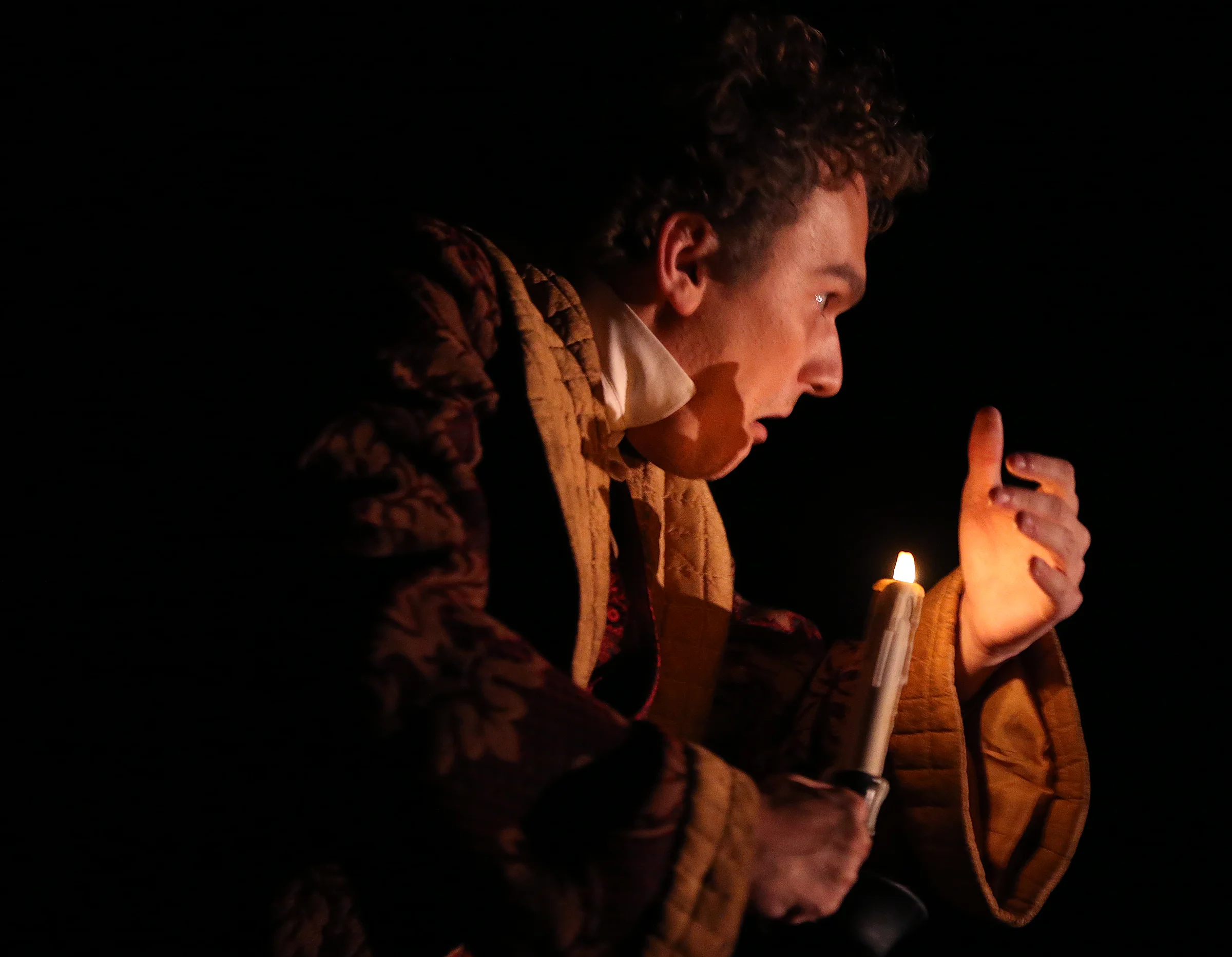 Christmascarol_112113_02_daa.jpg