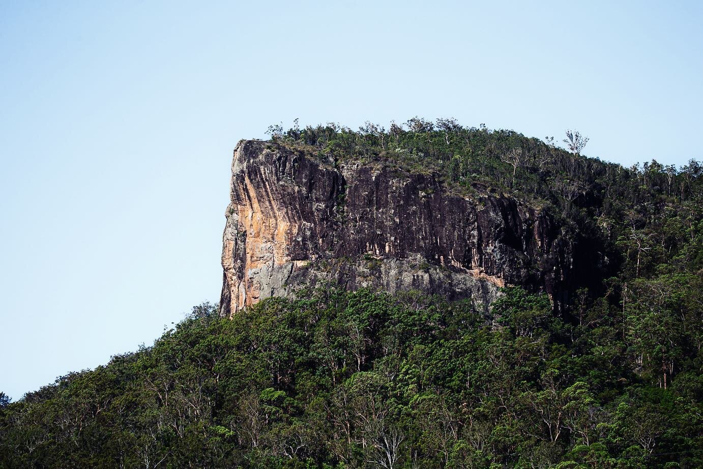 The duality of nature - aesthetic and peaceful from the abstraction of distance, while up close becoming a challenge and a teacher 
.
.
.
.
#sunshinecoast
#canonphotography
#naturephotography