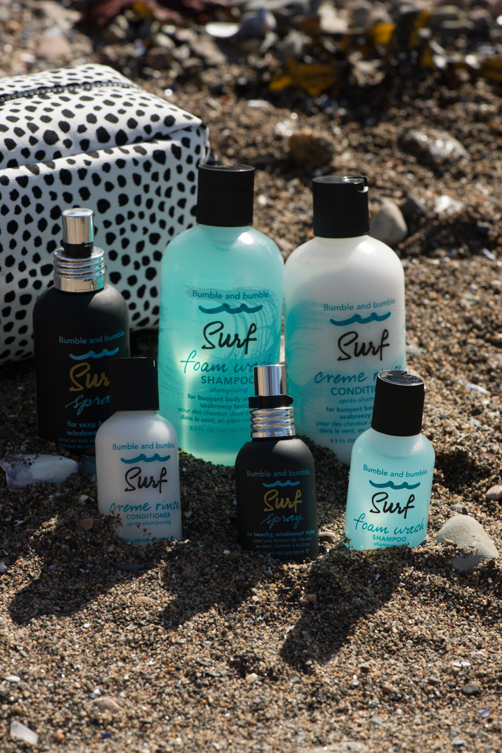 Foto: Hinda Fahre / Palookaville / Fra PS #3 Toalettmappe HAY Sjampo, balsam og saltvannspray BUMBLE & BUMBLE
