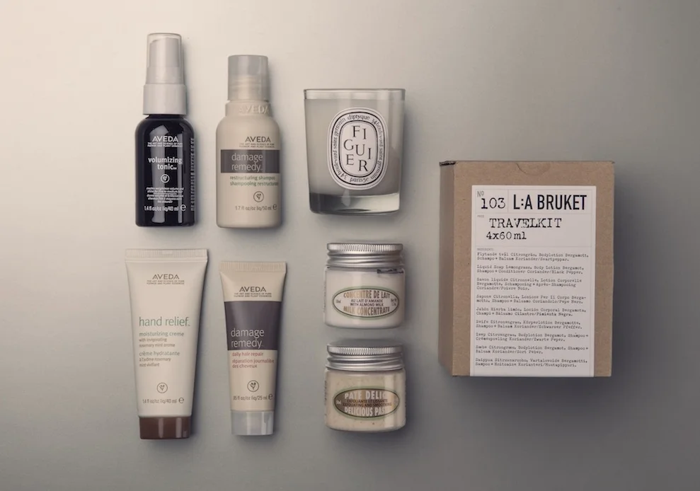 Volumizing Tonic 40 ml AVEDA Hand Relief handkrem 40ml AVEDA Damage Remedy Restructing Shampoo 50 ml AVEDA Damage Remedy 25 ml AVEDA Figuier duftlys DIPTYQUE/ HEAVEN SCENT Delicius Paste 50 ml og Milk Consentrate 50 ml L´OCCITAN Reisesett frå L:A BRUKET med, såpe, sjampo, balsam og body lotion