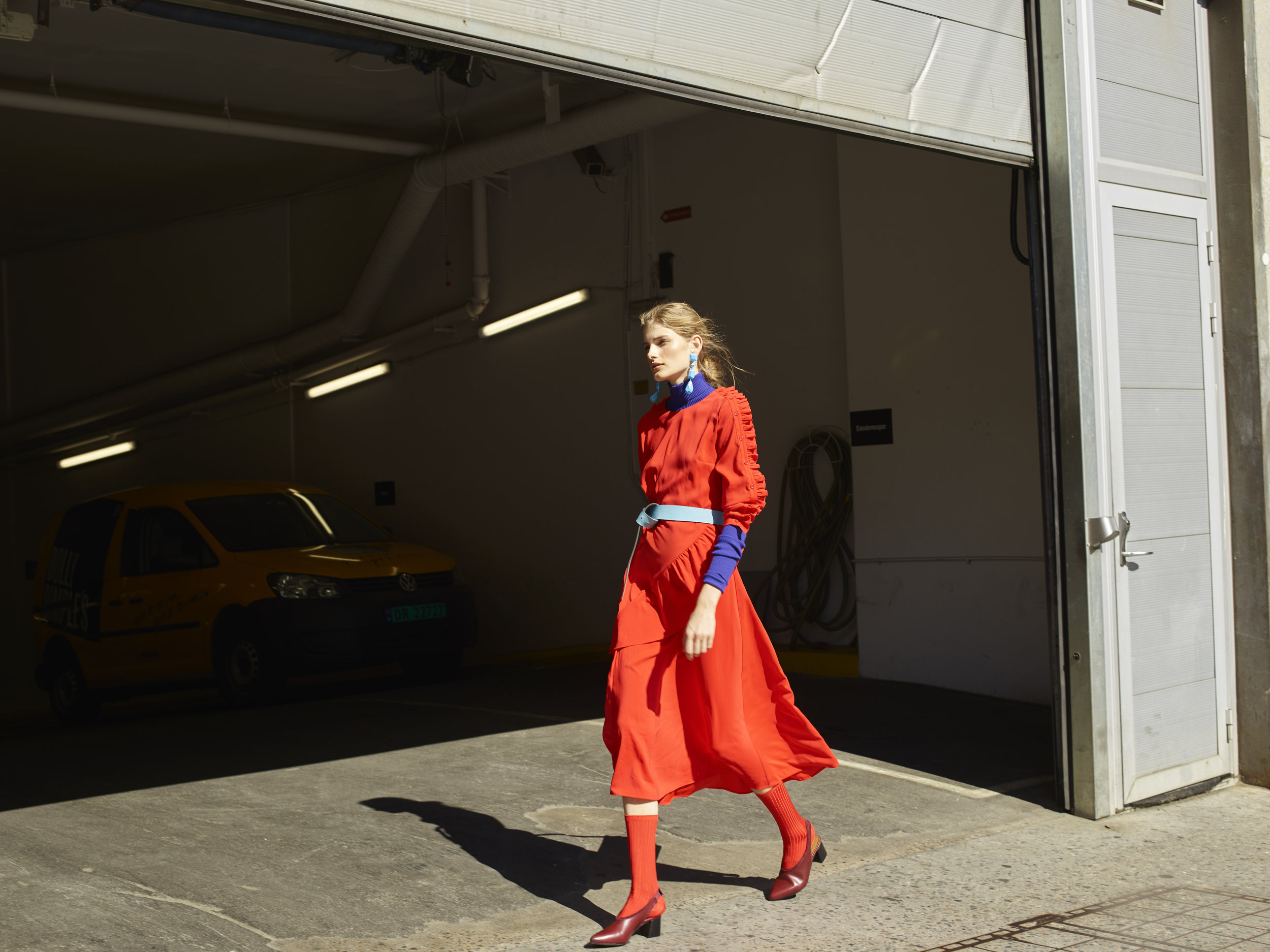 Genser - RODEBJER Kjole - LINDEX Strømper - MONKI Sko - A.T.P. Veske - MARNI / VINCCI OSLO Belte - CATHRINE HAMMEL Øredobber - CÈLINE / VINCCI OSLO