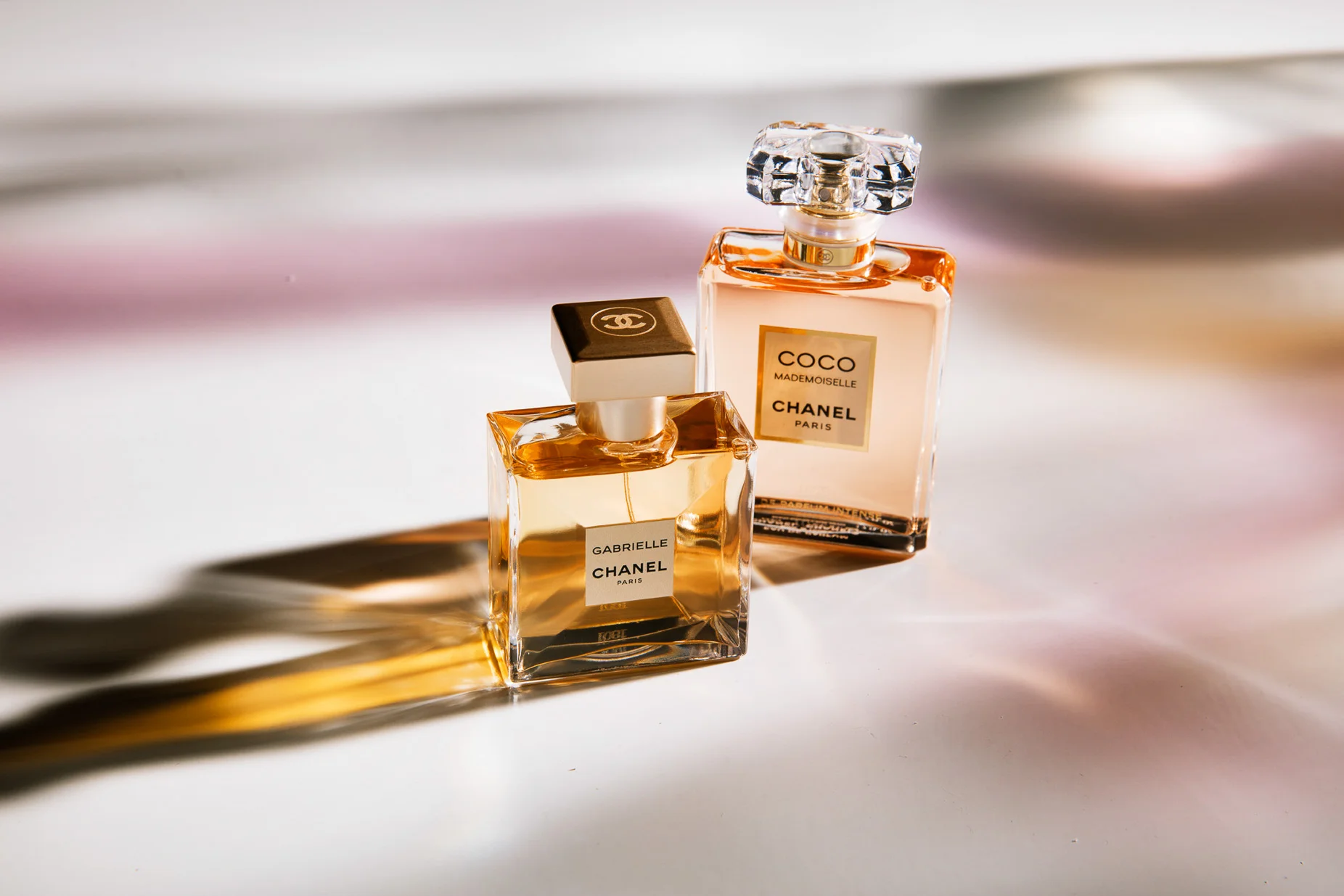 Gabrielle Chanel: Mandarin, ylang ylang, tuberose og musk. Coco Mademoiselle: Appelsin, mandarin, jasmin, ylang ylang og vanilje.