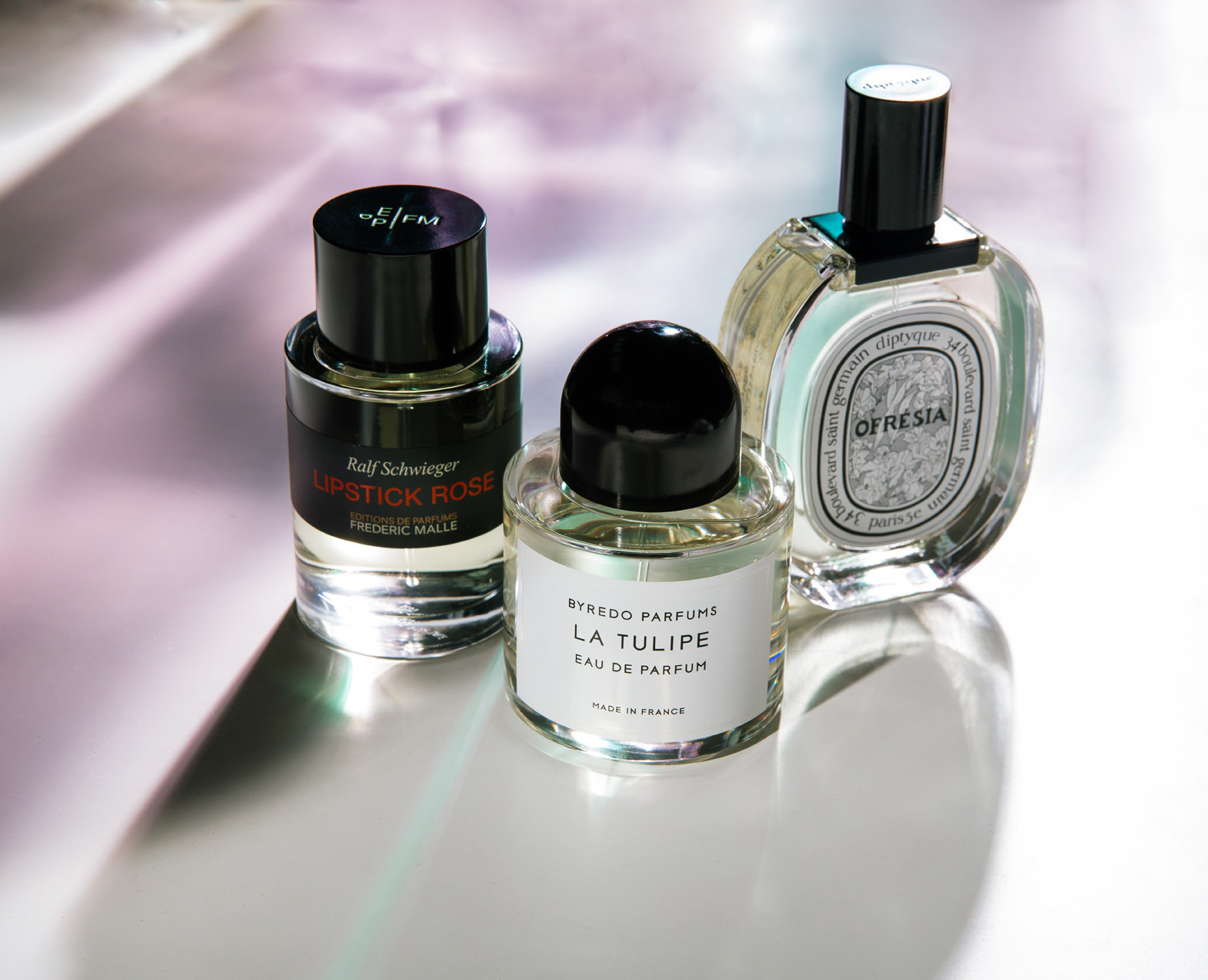 Lipstick Rose: Rose, fiol, amber og grapefrukt. La Tulipe: Rabarbra, tulipan og vetiver. Ofrésia: Pepper, lilje og tre. 
