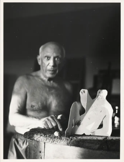 Picasso next to the cut and folded cardboard sculpture of a seated man for Le Déjeuner sur l'herbe  © RMN-Grand Palais (Musée national Picasso-Paris) / image RMN-GP © Succession Picasso/DACS 2020