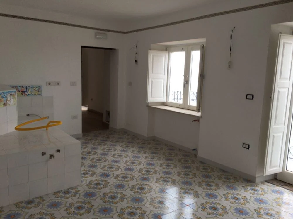 Dependance: kitchen will be on the left, passage to living room, kitchen balcony