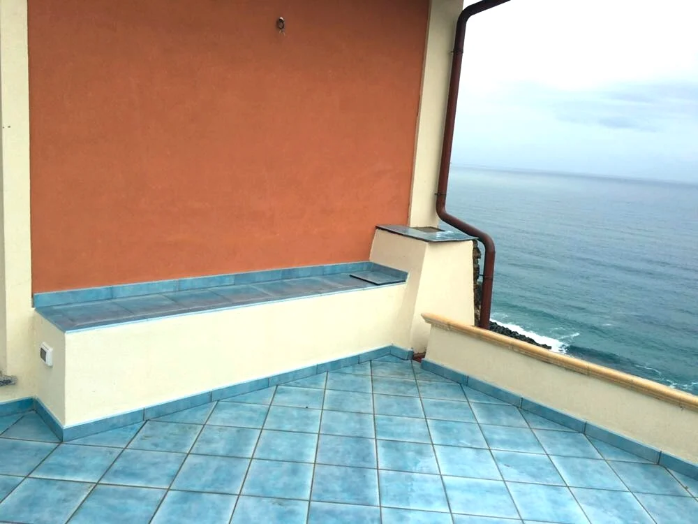 Dependance: roof terrace stone bench (wrought iron railing still coming)