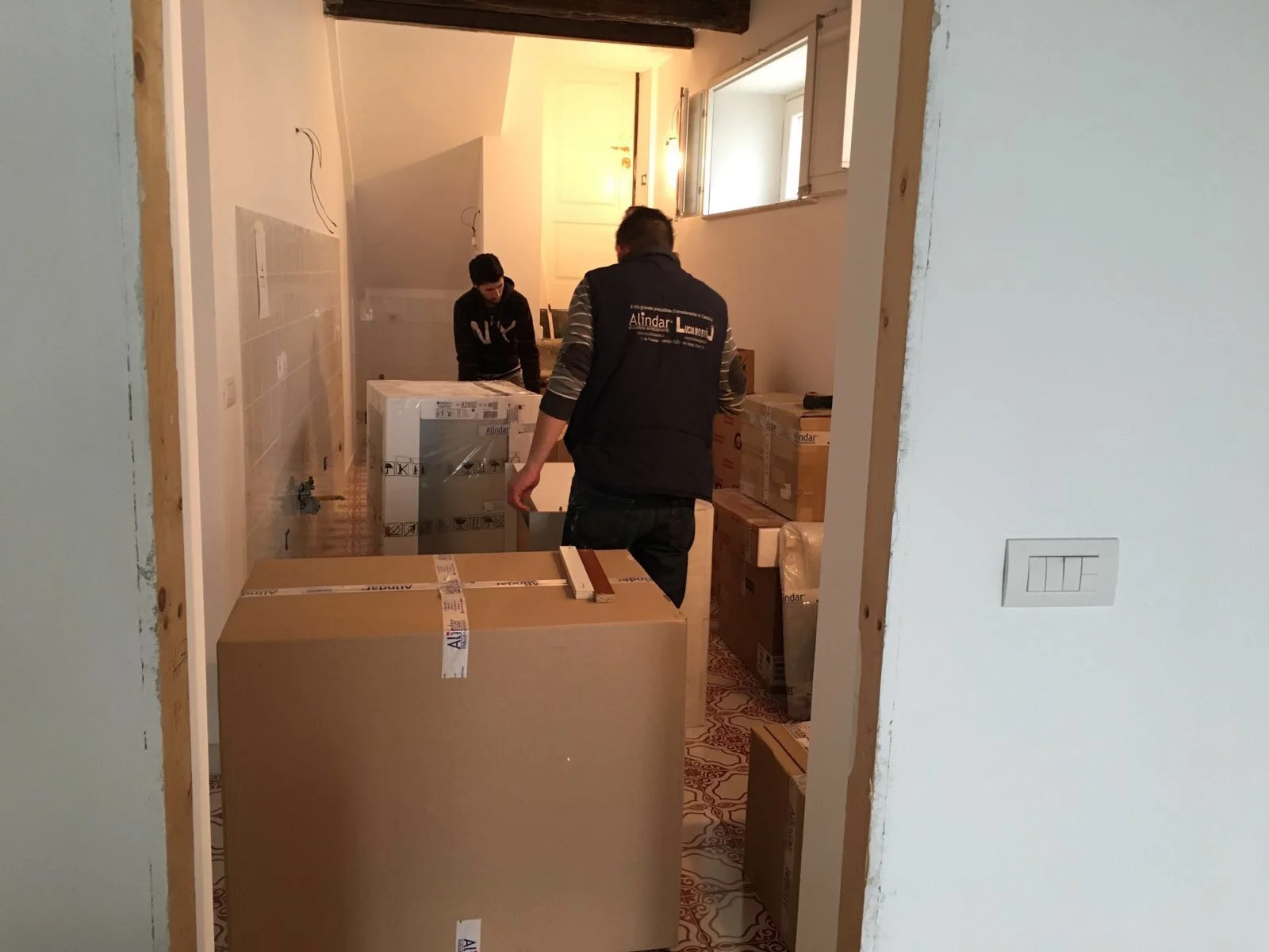 Delivery through the garage makes the studio comes first.