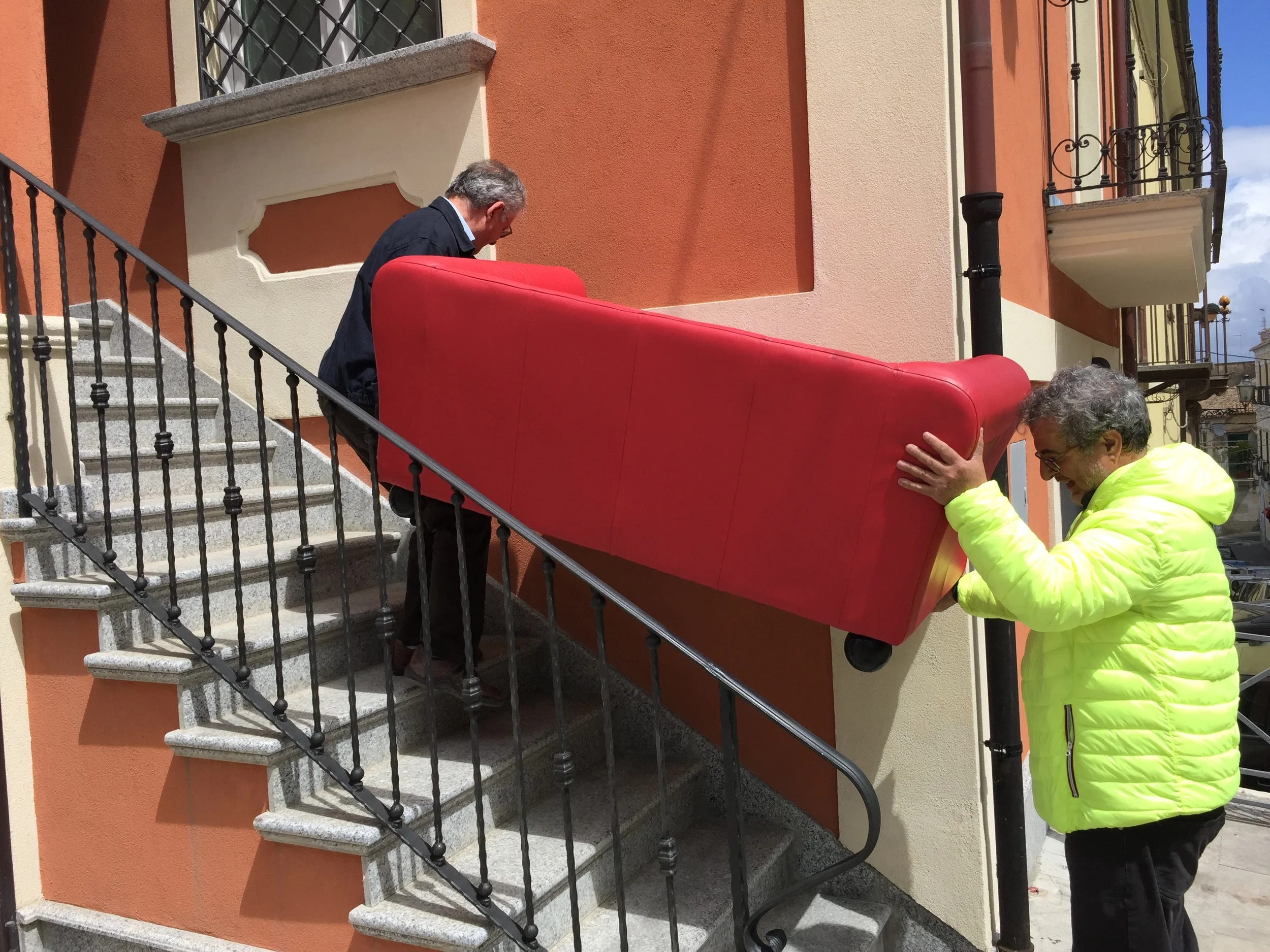 my husband's famous red sofa finds a new home :-)