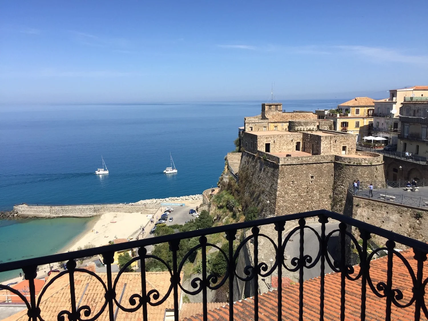 Palazzo Pizzo - Dependance Delle Grazie (2 bedroom apartment) sea and  sunset views in old town of Pizzo in Calabria, image size:1500x1125