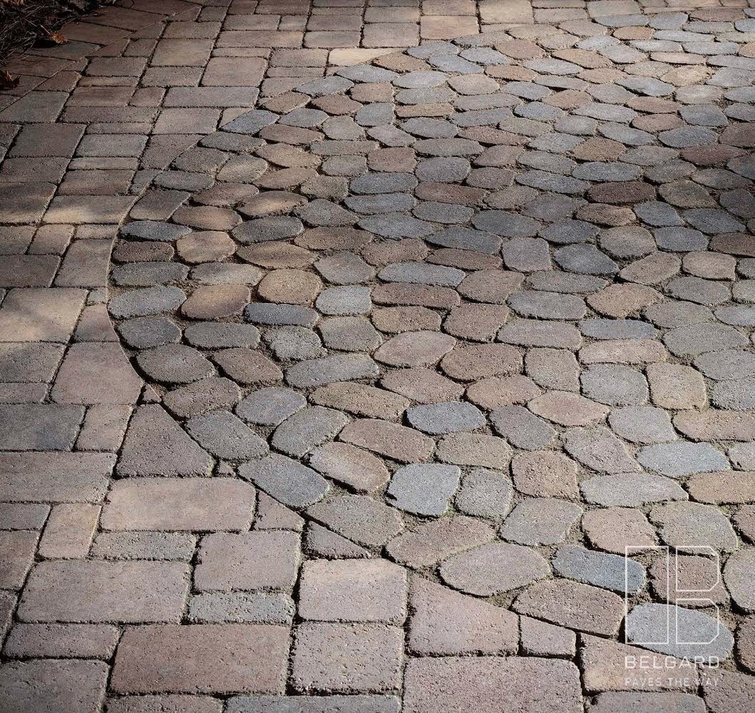 Dublin Cobble w Belgian Cobble Paver Patio Border