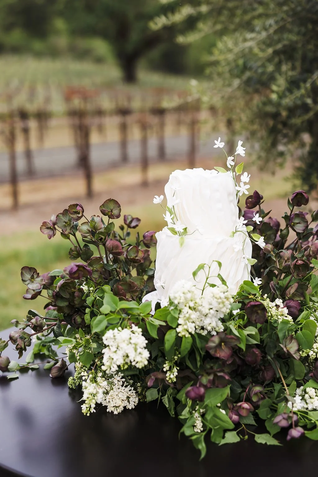 Elegant Outdoor Wedding Cake – Wine Country Wedding | L’Relyea Events