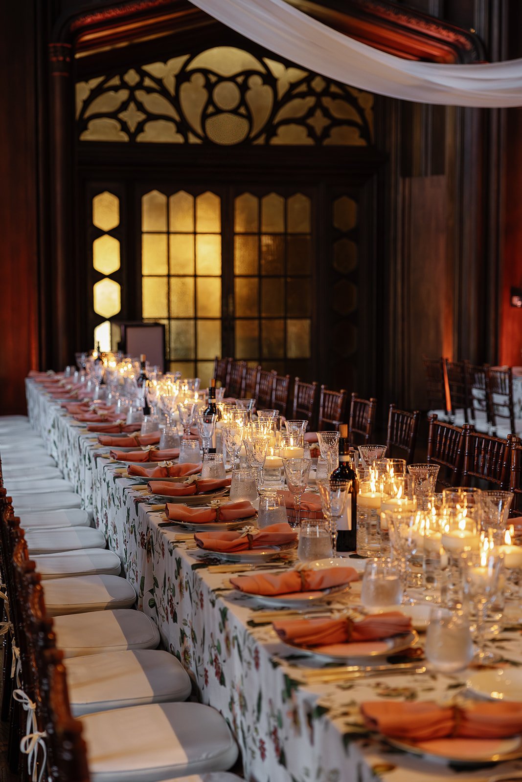 Reception Dinner Tables with Pink Napkins and Printed Linens – Kohl Mansion Wedding | L’Relyea Events