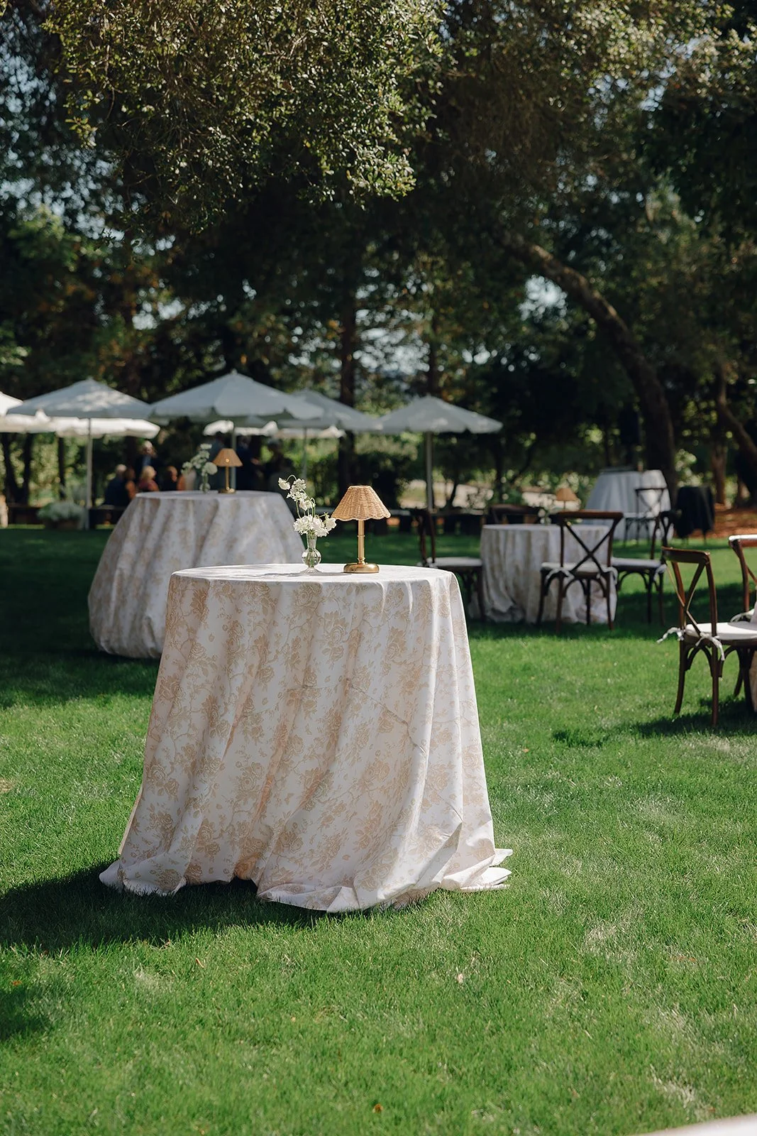Detail shot of wedding floral accents and décor at Oak Grove Estate in Sonoma County, designed by L’Relyea Events.