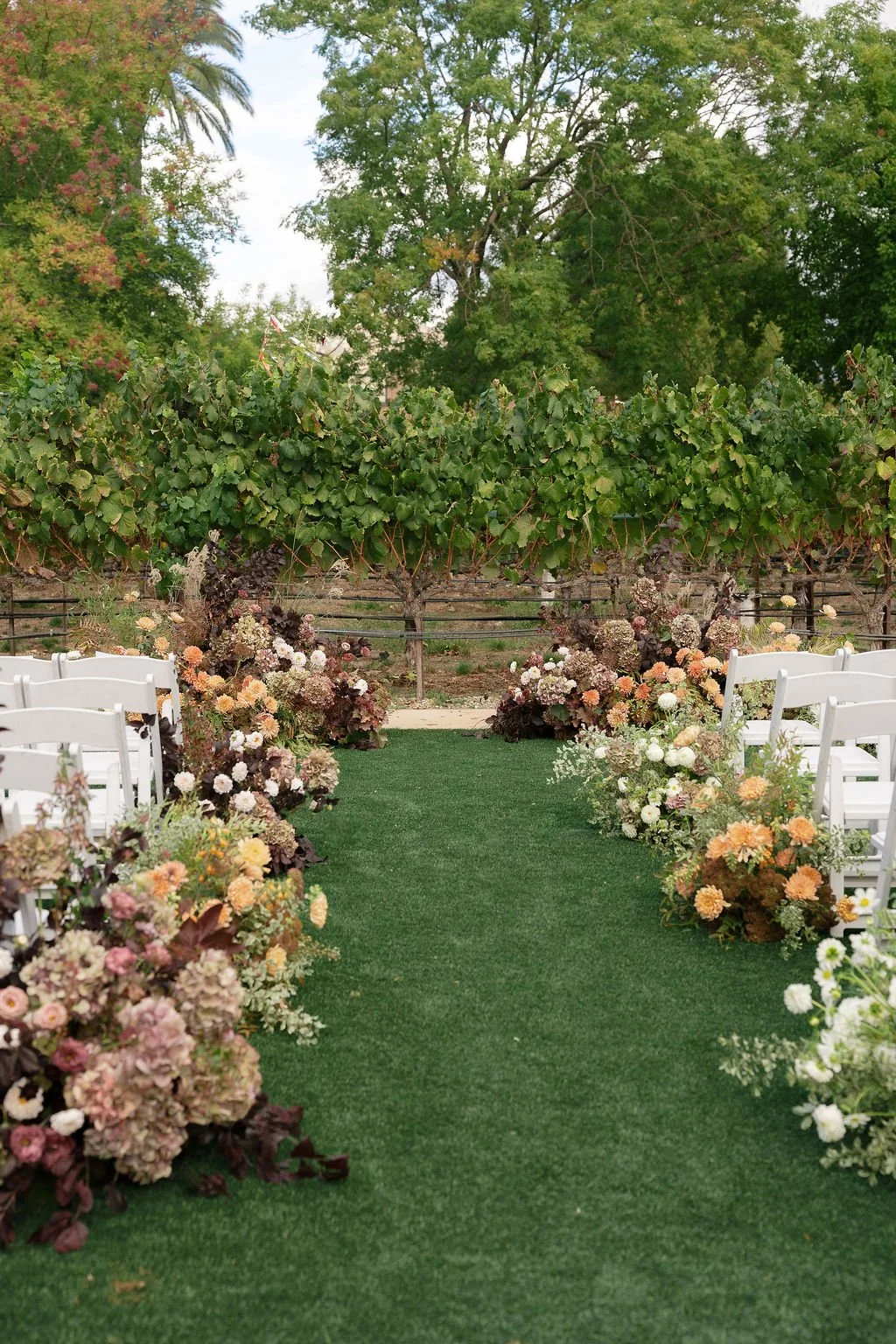 Estate Yountville Courtyard Ceremony Aisle Flowers – Napa Valley Wedding
