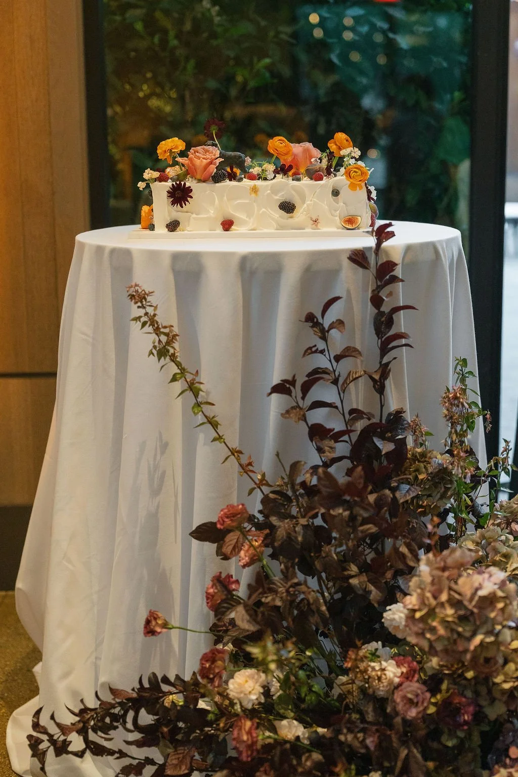 Modern Romantic Wedding Cake Display – Estate Yountville Napa Valley