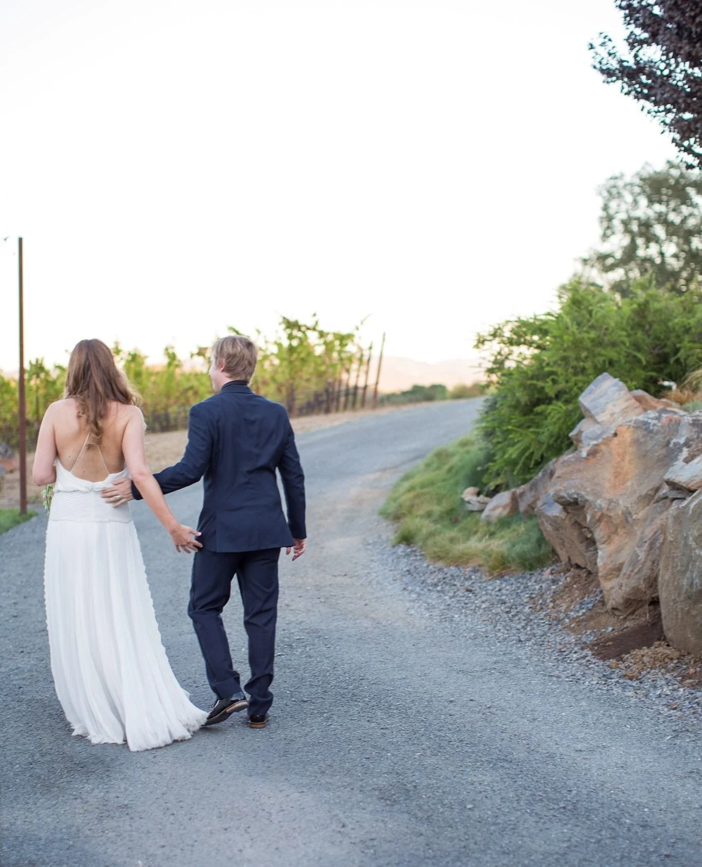 This Healdsburg winery wedding was organic, ethereal, and effortlessly sculptural &mdash; a celebration that felt completely at one with its surroundings. Set among the rolling landscapes of Healdsburg, every detail leaned into natural texture and fo