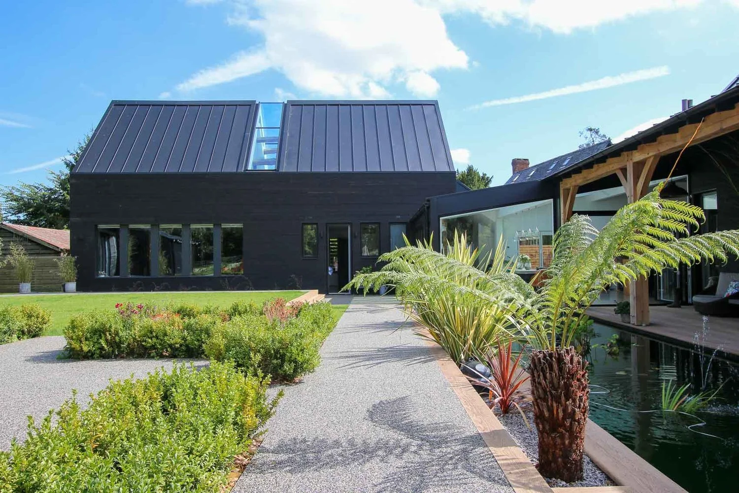 JDW+Contemporary+Building+External+LNB+Web-4824-1-1.jpg