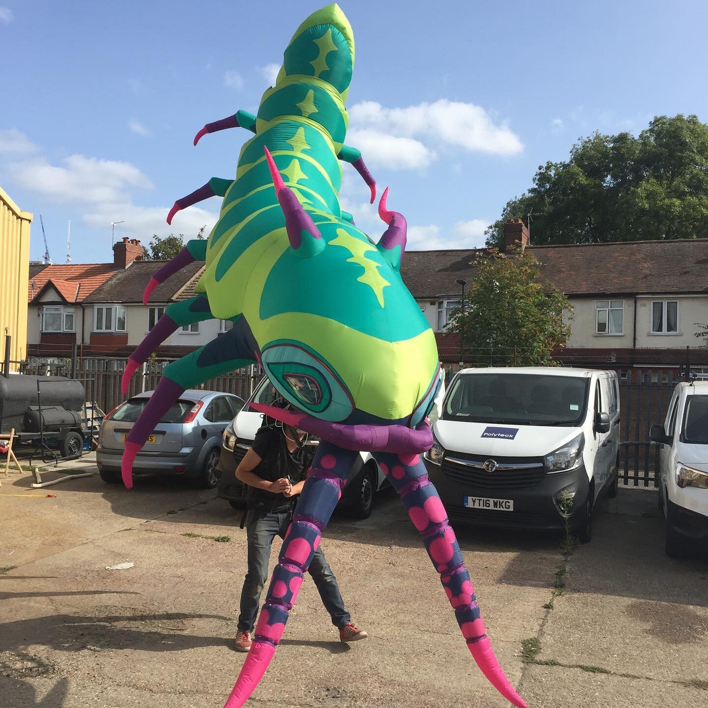 First trial today with the tail lift mech installed. #inflatablepuppet #giantpuppet #inflatable #walkabout #isopod #deepsea #underwaterbeast #giantshrimp #bathynemus