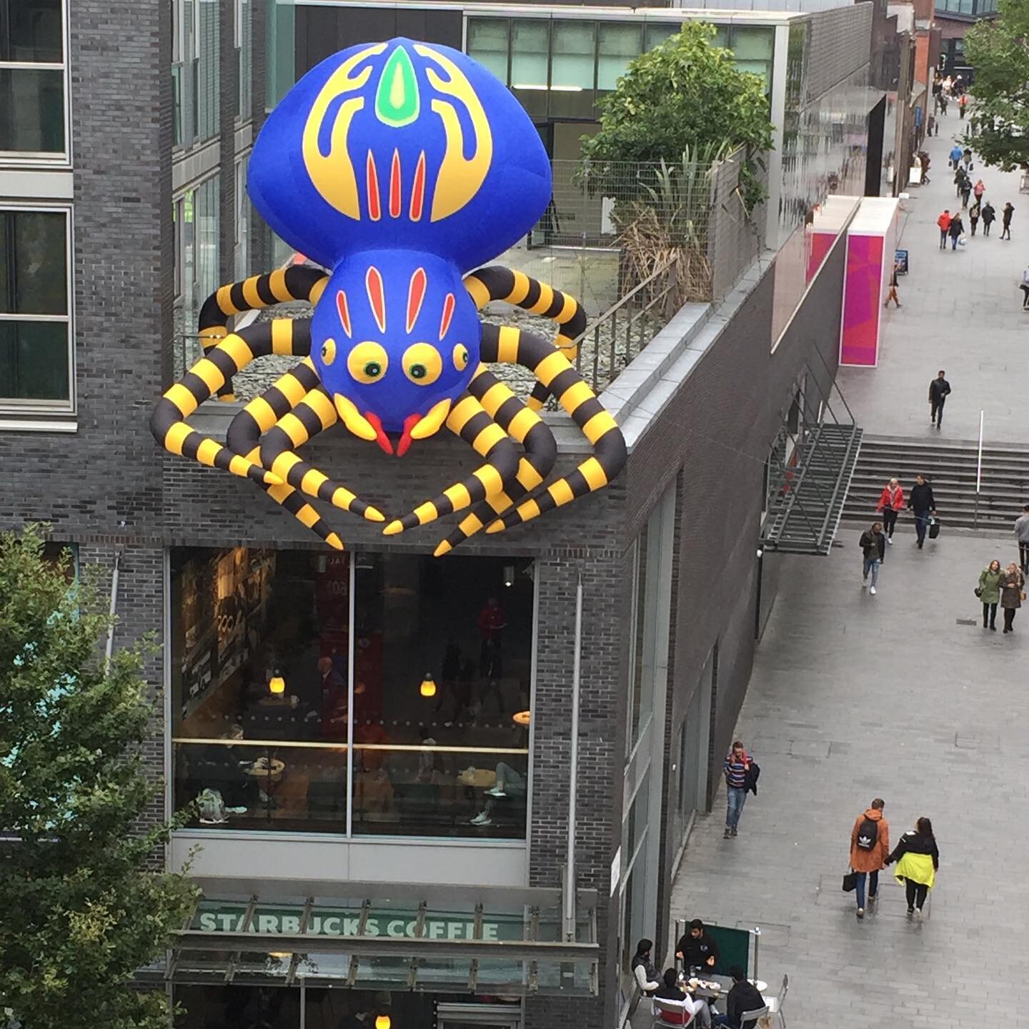 Here&rsquo;s a glimpse of the other side to my creative output when I&rsquo;m not teaching in school. Giant inflatable spider sculpture created for #liverpool1shopping #inflatables #spider #halloween #monsters