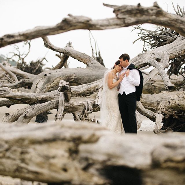 When Mother Nature finds a way to create the perfect framing...
#thingsilove #conceptaphoto #weddingphotography