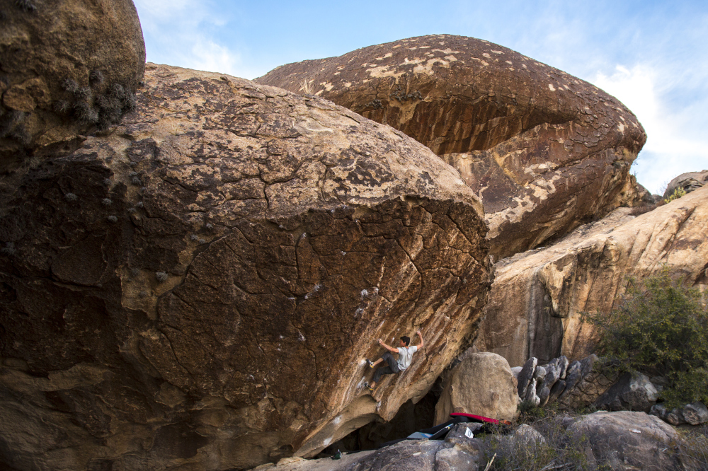 Photo: Alexandra Simone Source: Paulrobinsonclimbs.com Palabras V12, Penoles, Mexico