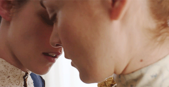 lizzie-lesbian-kiss.gif