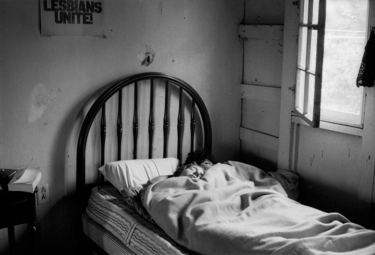 Donna Gottschalk, “Lesbians United, Revolutionary Women’s Conference, Limerick, PA” (1970), silver gelatin print (2017) (courtesy Leslie-Lohman Museum of Gay and Lesbian Art)