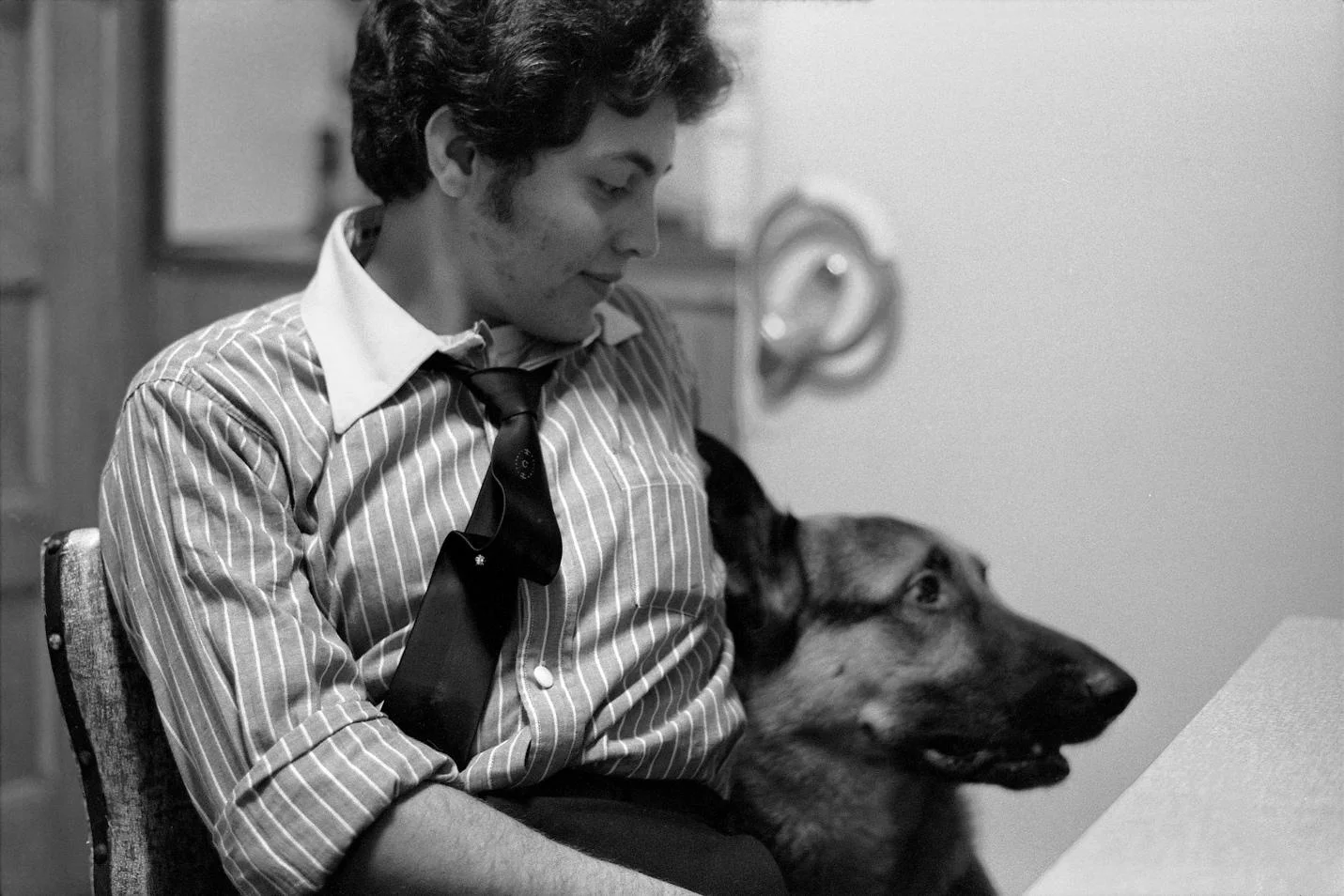 Donna Gottschalk, “Chris Jimenez at Home in Queens” (1969), silver gelatin print (2017) (courtesy Donna Gottschalk)