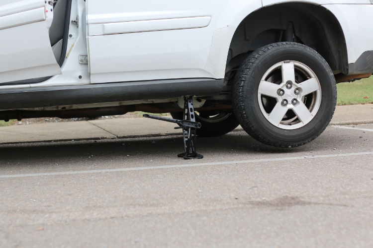  Use a jack to lift your vehicle off the ground. Photos by Braxton Maclean.&nbsp; 