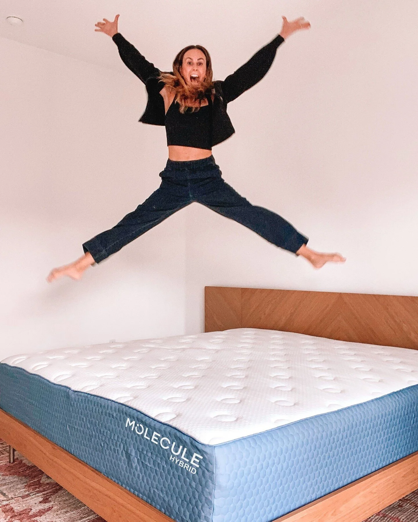 I&rsquo;m finally not sleeping in the bathroom! got @moleculesleep most premium mattress to date the *hybrid*. She&rsquo;s supportively soft, and super luxe&hellip;plus she came right to my door and was easy to set up! ⁣
⁣
Use my code GoodKnight20 fo