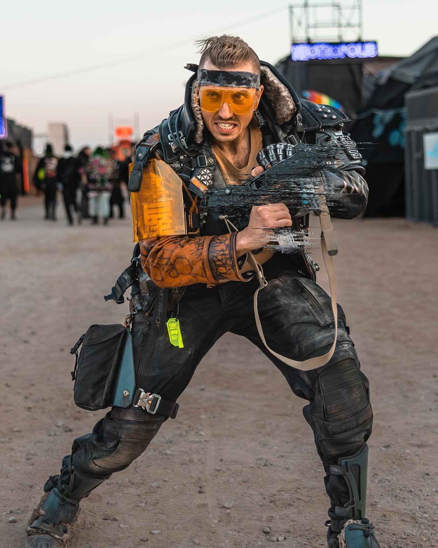 How many creds did this guy take from you?

I love my cyberpunk space gangster. One of my favorite builds yet, and was such a blast to wear out to @neotropolisevent this year. 

Really love how the whole fit came together, especially the custom taper