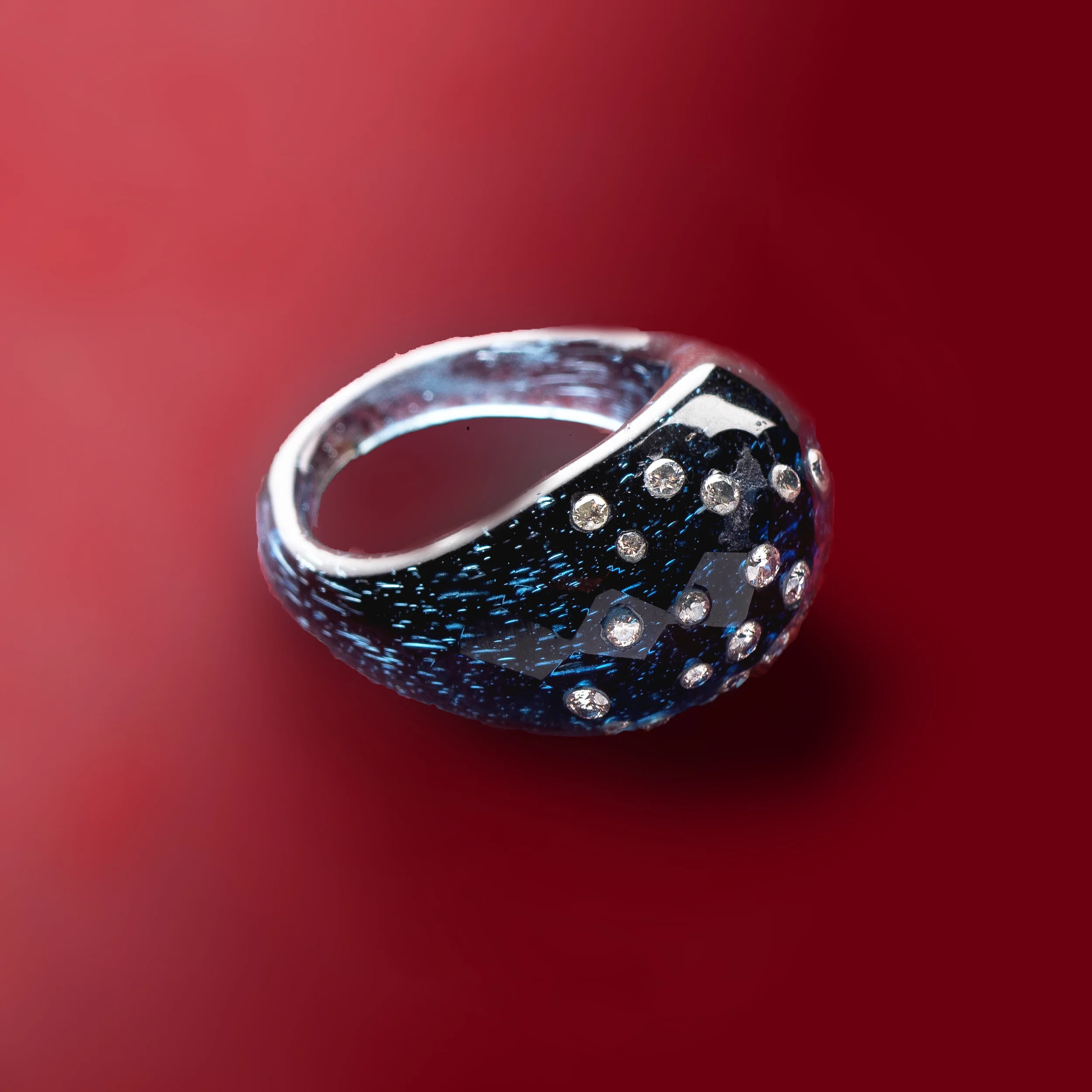 saphire blue stone/ scattered diamonds/r151