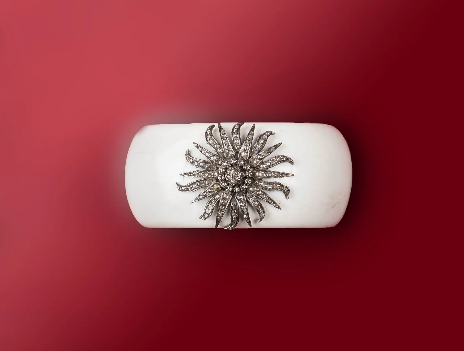 large diamond charm centered on white acrylic 2.00 carat/b122